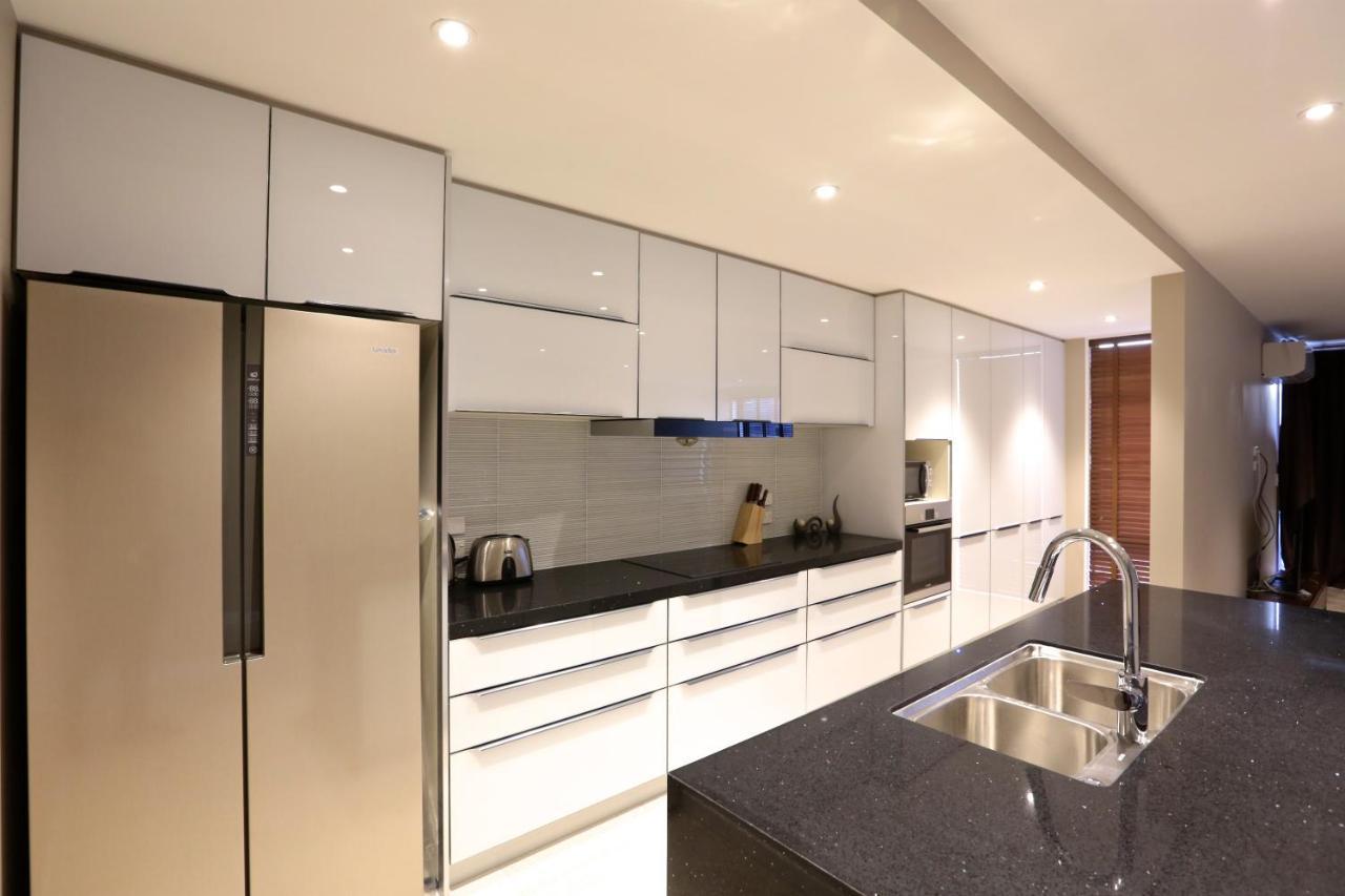 Golden Sun Apartment -Two Bedrooms, Three Bedrooms Christchurch Exterior photo