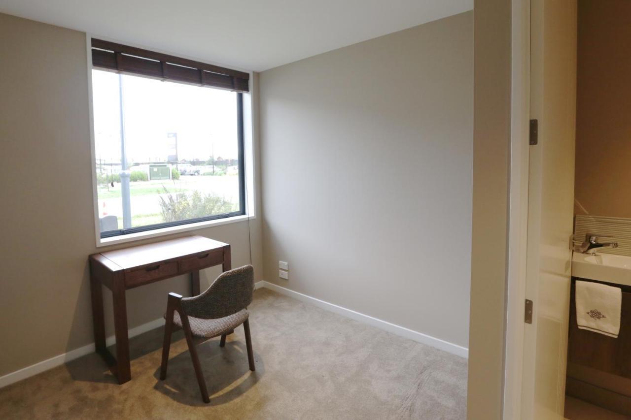 Golden Sun Apartment -Two Bedrooms, Three Bedrooms Christchurch Exterior photo