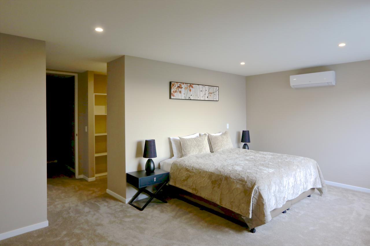 Golden Sun Apartment -Two Bedrooms, Three Bedrooms Christchurch Exterior photo