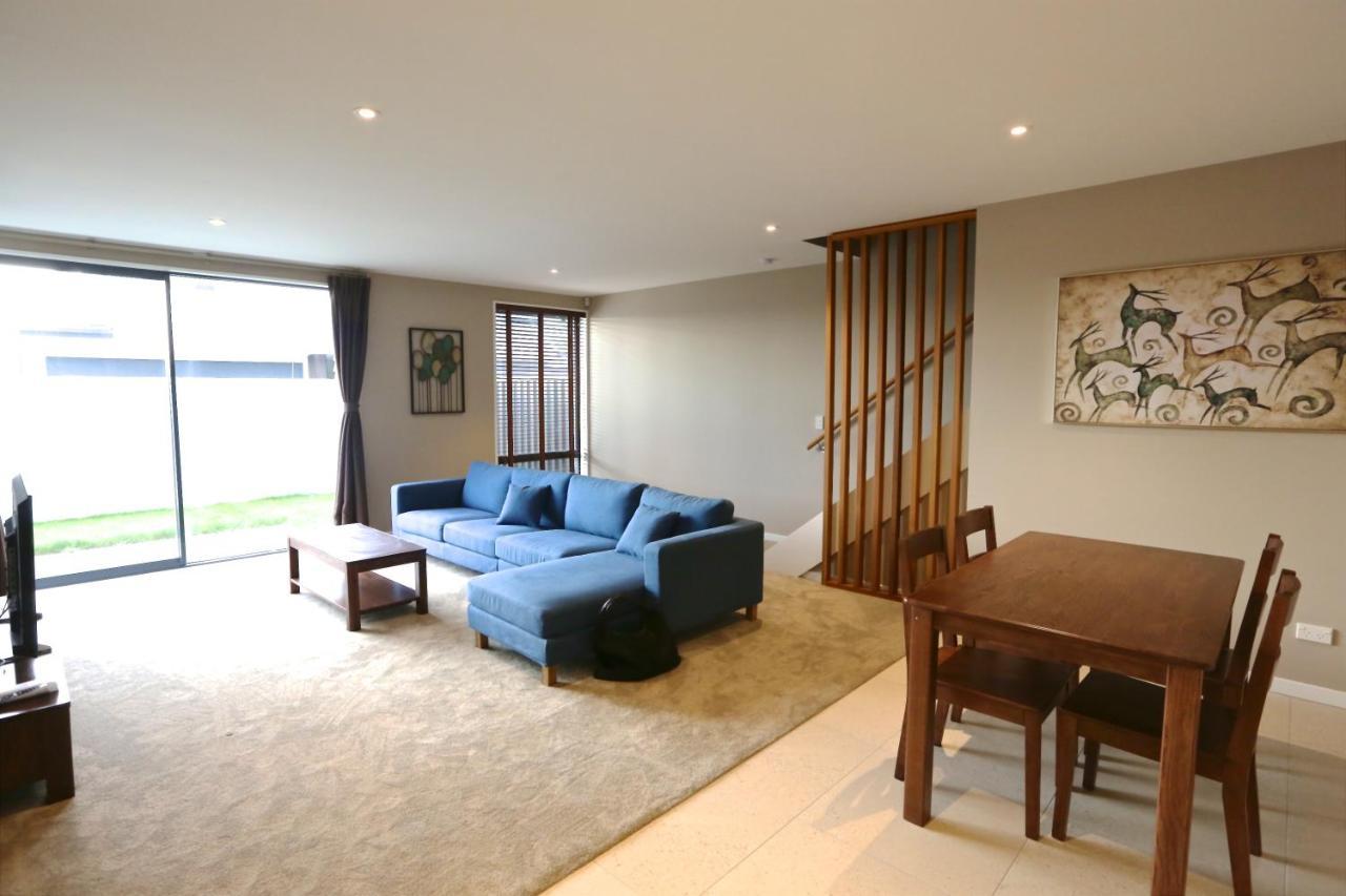 Golden Sun Apartment -Two Bedrooms, Three Bedrooms Christchurch Exterior photo