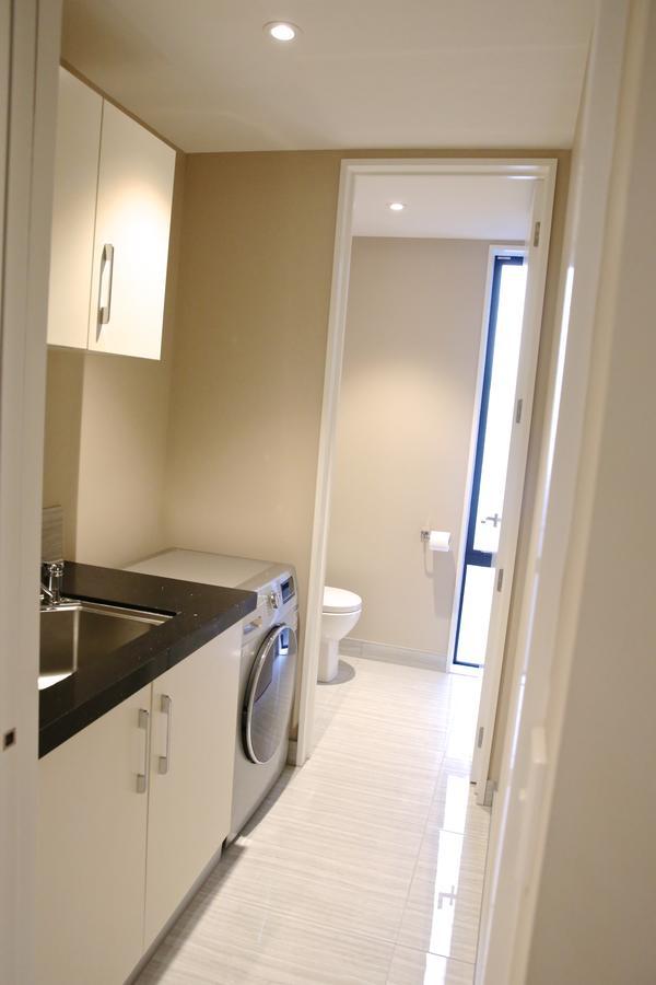 Golden Sun Apartment -Two Bedrooms, Three Bedrooms Christchurch Exterior photo